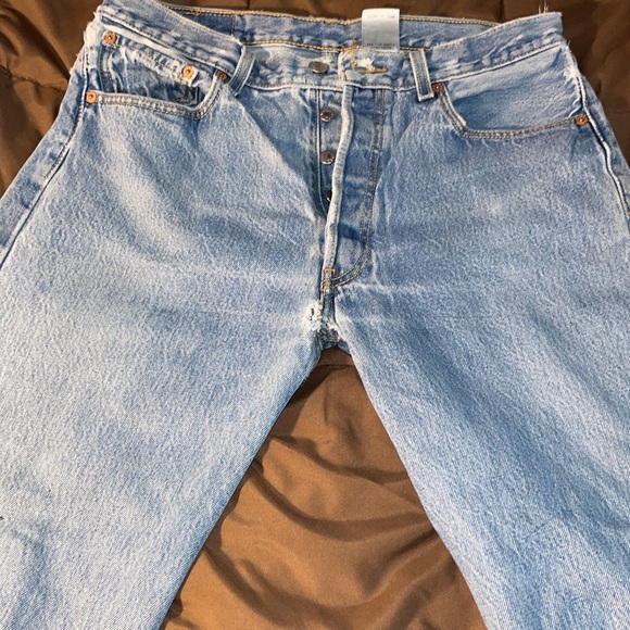 Light wash Levi Denim jeans - Picture 7 of 7